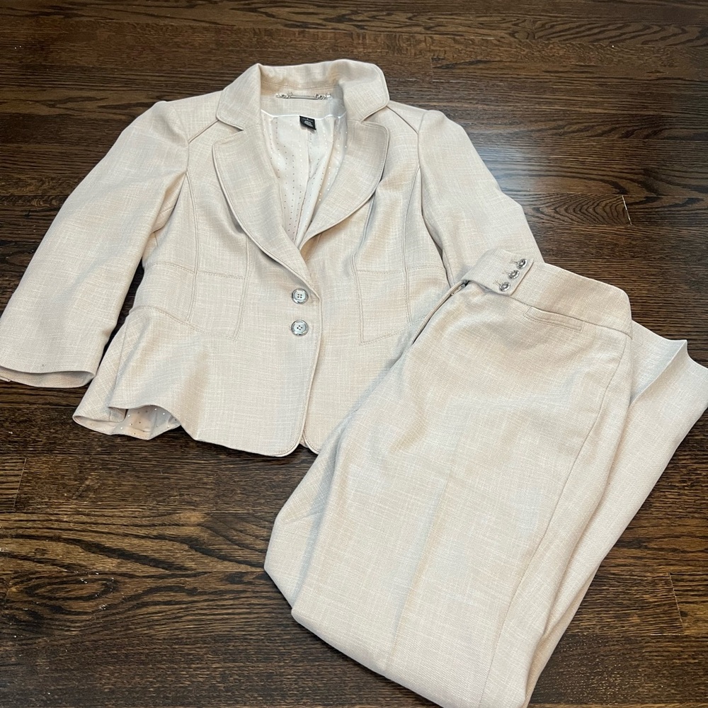 White House Black Market Cream Blazer Size 4 and Slacks Size Sleek Boot 4R Suit
